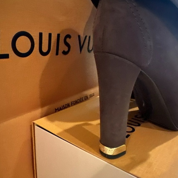 Louis Vuitton Suede Short Boots - Picture 6 of 16